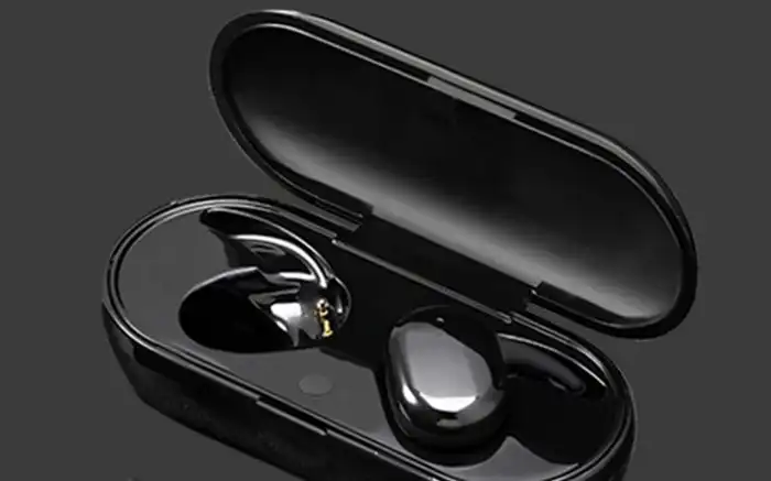 Безжичните слушалки Y30 BT5.0 Earbuds се доставят заедно с кутия