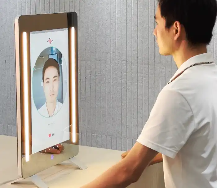 21,5-инчовото смарт огледало сканира лицето и показва здравните показатели(снимка: NuraLogix)
Магическо