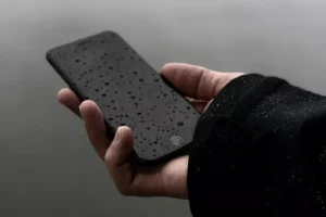 Сушенето на мокър iPhone не трябва да се прави с