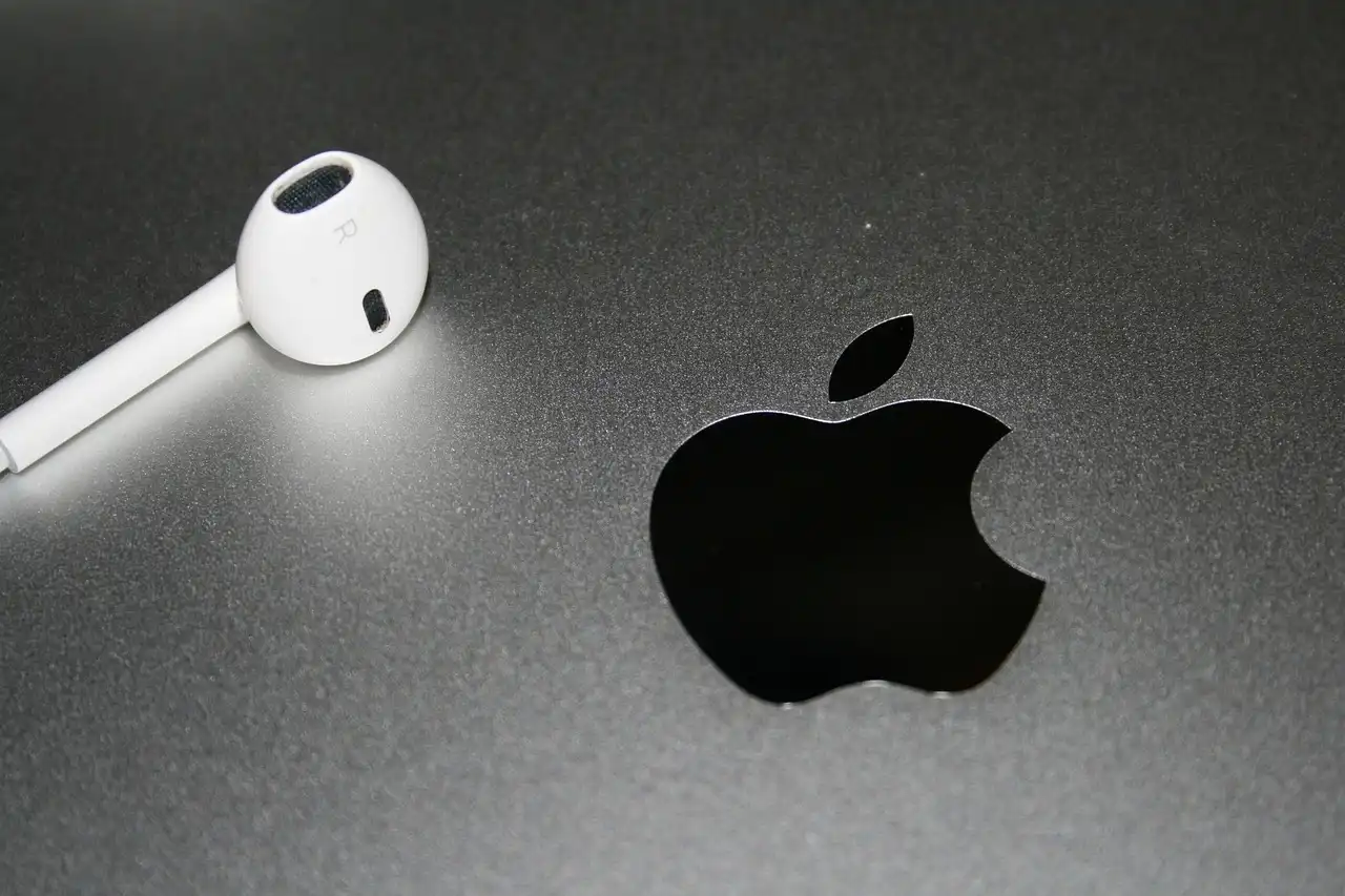 Apple злоупотребява със стримийнга на музика в ущърб на конкурентите,