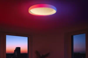 Смарт лампата T1M трансформира домашното пространство с динамични ефекти и