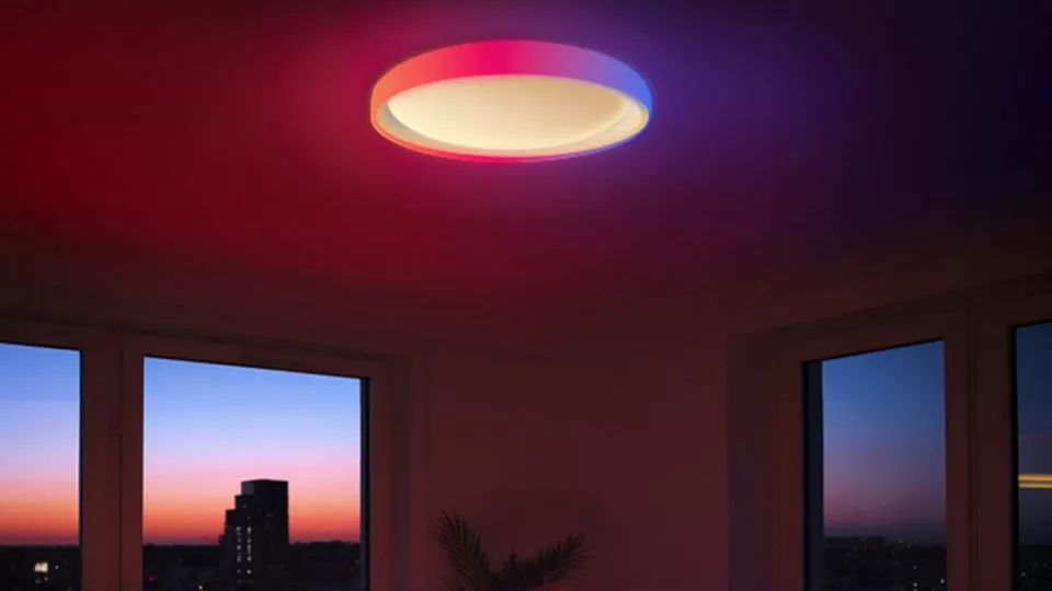 Смарт лампата T1M трансформира домашното пространство с динамични ефекти и