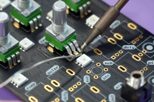 Индийските власти се опитват да привлекат производители на електроника в