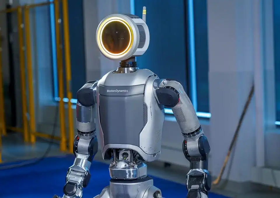 Новият хуманоиден робот Atlas е електрически и използва изкуствен интелект(снимка: