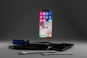 Потребители и сервизи ще могат да ремонтират iPhone с оригинални