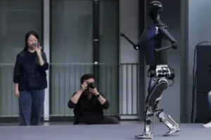 Tiangong е първият напълно електрически хуманоиден робот снимка DailyBeijing Център