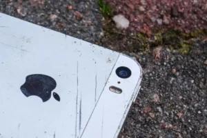 Мнозина се оплакват от трудния ремонт на iPhone но за