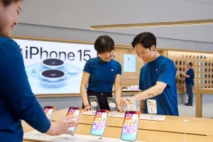 Продажбите на iPhone в Китай намаляват Apple слезе от трето