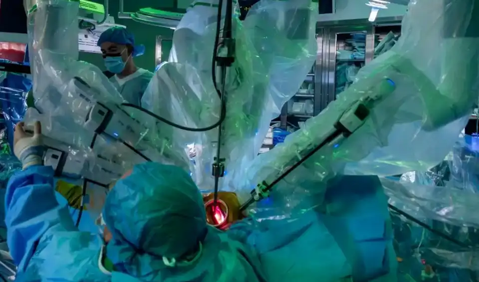 Хирургически екип от NYU Langone Health извърши първата в света