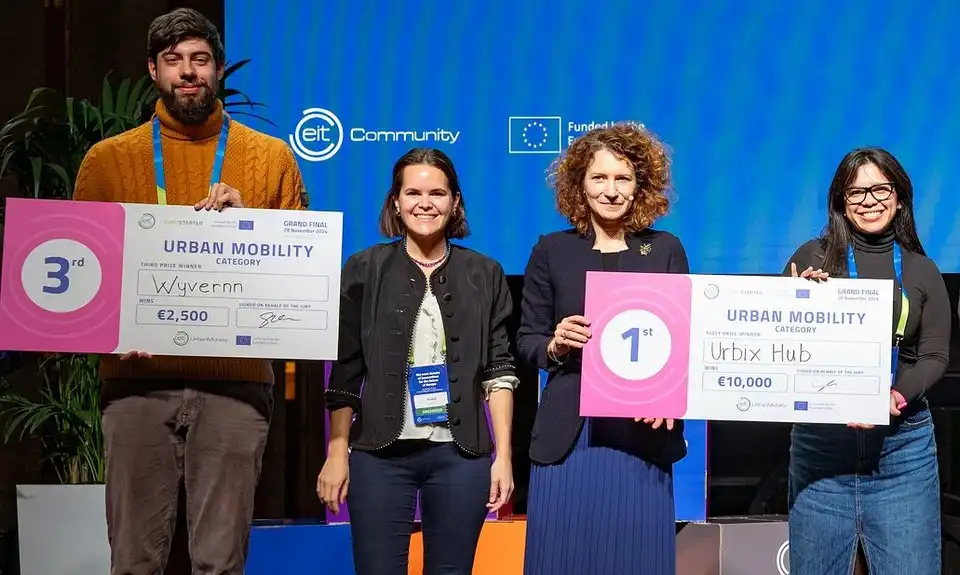 Екипът на URBIX Hub е победителят в категория “Градска мобилност