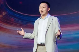 На MWC 2025 компанията представи триетапна карта основана на откритост