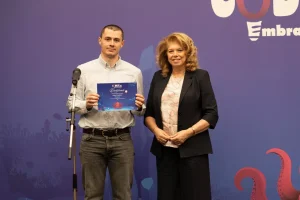 Антон Анастасов получи отличието за победител в CodeIT 2025 от