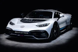 Предвид уникалността на AMG One който използва технологии от Формула