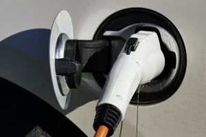 Китайските компании агресивно развиват технологията на твърдотелните батерии за електрически