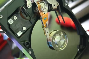 Вместо да търси санкционни чипове Китай купува твърди дискове с