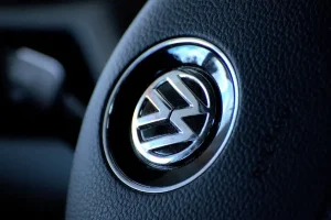За да се справи с кризата Volkswagen ще затвори няколко
