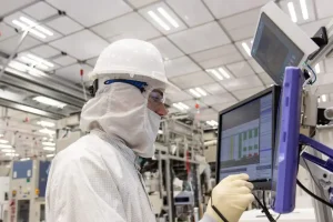 Intel инвестира много ресурси – човекочасове и милиарди долари –