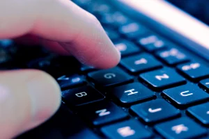 Алгоритъмът на OpenAI за програмиране бе надвит от програмист в