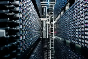 Масивът с лентови устройства в центъра за данни на CERN